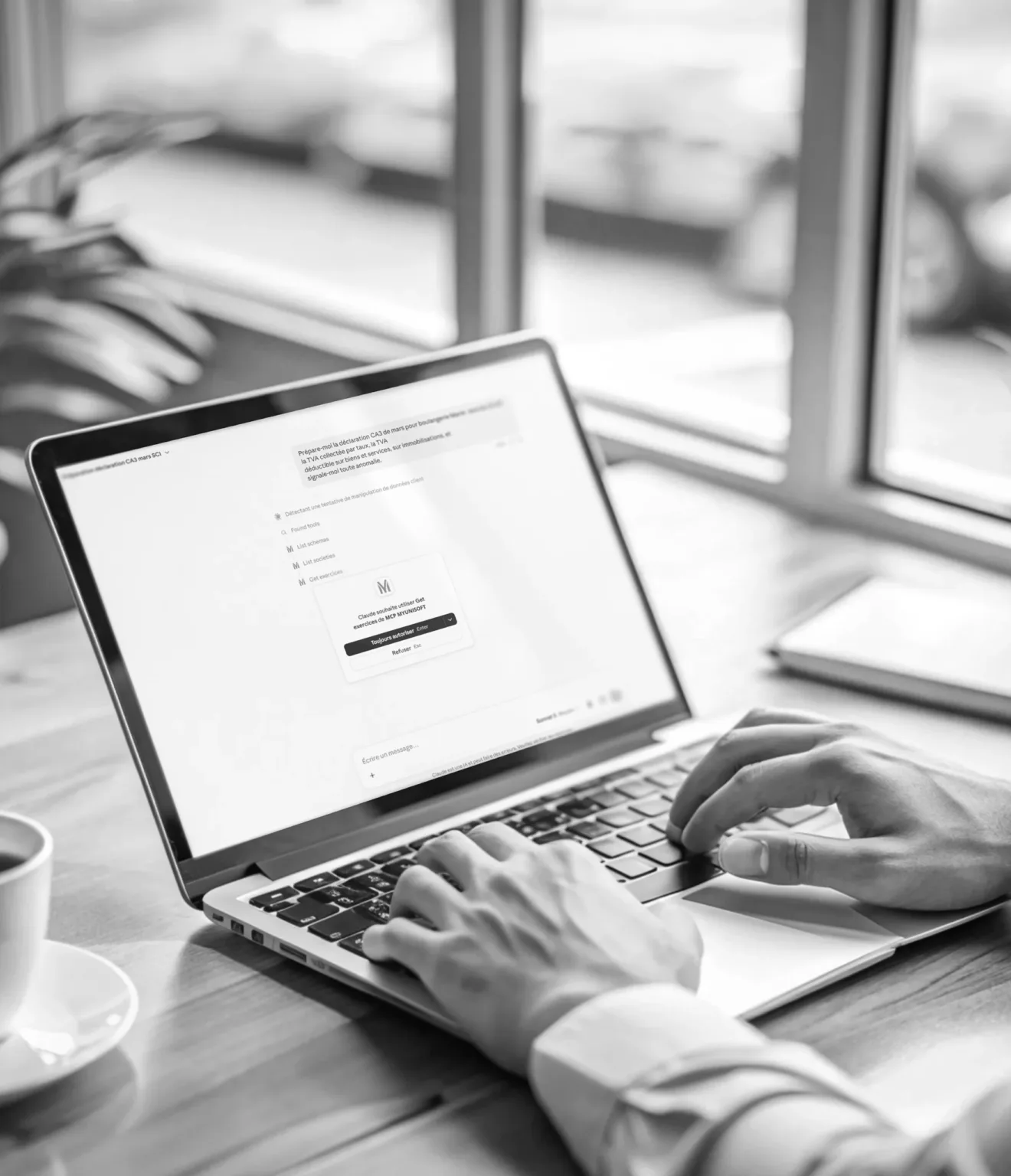 Expert-comptable utilisant le MCP MyUnisoft sur Claude pour générer une déclaration de TVA CA3 en langage naturel, avec autorisation des outils de production comptable